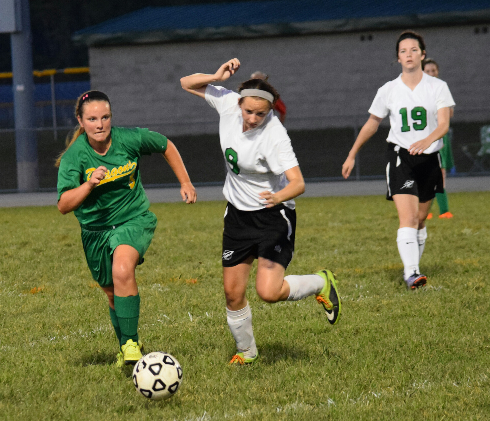 West Union’s Shannon Runyan, left, chases down the ball with Fayetteville players in pursuit during the Lady Dragons’ 3-1 win on Monday night.