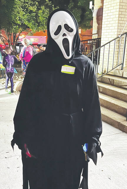 16-18 Year-Olds Costume Winner: Lila Doss (Scream) (Photo by Sherry Larson)