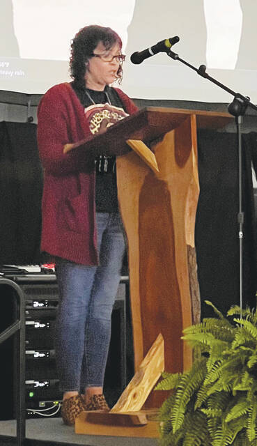 Summit organizer Veronica Grooms shares the story of Three Precious Things. (Photo by Sherry Larson)