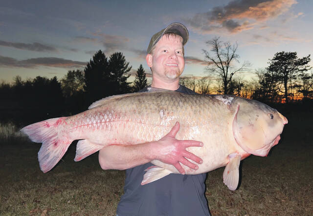 130293769_web1_BigFish
Brent McGlone with his new state record Bigmouth Buffalo sucker weighing 45.84 pounds. (Photo credit OWO)