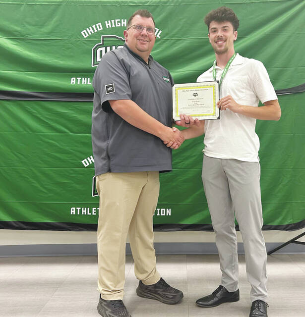 130738284_web1_Hesler-1
Tony Williams, Vice-President of the Southeast District Athletic Board, presents the James Mains Memorial Scholarship to 2024 North Adams graduate Cody Hesler. (Photo provided)
