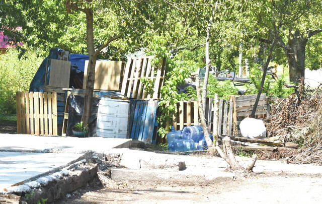 130899033_web1_Homeless-1
A makeshift sheler of pallets and branches can be seen from State Route 52 in Manchester near Cemetery Street. (Photo by Ryan Applegate)