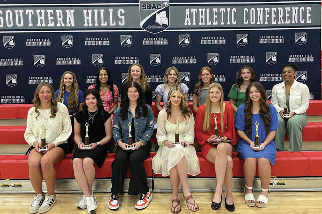 131387403_web1_SHACGirls
The 2024 Southern Hills Athletic Conference Girls Basketball All-Conference Team. Front row, from left, Katelynn Boerger (North Adams), Adilynn Carraher (Lynchburg), Tatum Grooms (North Adams), Raquel Hackney (Ripley), Ryley Kleemeyer (Fayetteville) and Brooklyn Manning (Ripley); Back row, from left, Rilee Quickle (Fairfield), Addison Roberts (Whiteoak), Cara Rummel (Fayetteville), Tabby Schumacher (Eastern Brown), Abigail Smalley (Peebles), Madison Stout (West Union) and Sophia Uhl (Eastern Brown). Not pictured: Aubrey Barber (Fayetteville). (Photo provided by the Southern Hills Athletic Conference)