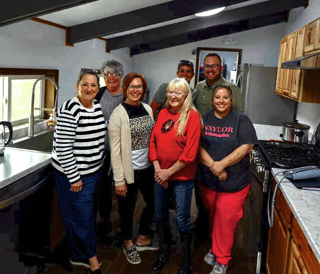 131540421_web1_Homeless-Shelter-Kitchen
The Adams County Shelter for the Homeless recently remodeled their kitchen and hired a new director. Pictured are the members of the board for the shelter. Back row, from left, Danni Adkins, Secretary; Nikki Gerber, Vice President and Ethan Jones, Treasurer; Front row, from left, Holly Johnson, President; Stephanie Mashburn, Director; Ruth Hornsby, Board Member and Kate Hutchins, Board Member. (Photo Courtesy of Holly Johnson)