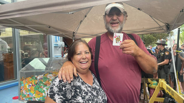 131645042_web1_Jackpot
Ron Lang and his wife Sue were the big winners at last weeks Queen of Hearts drawing at Brookies in Ripley. (Photo courtesy of WCPO)