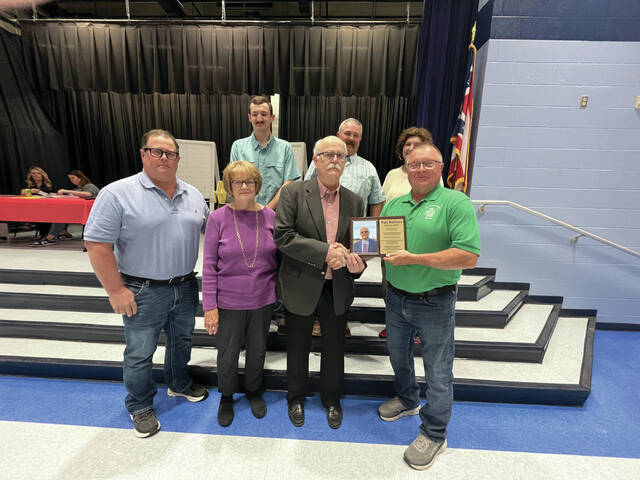 Pat Raines and family accepting the honor from the Ohio Tobacco Museum Hall of Fame. (Provided photo)