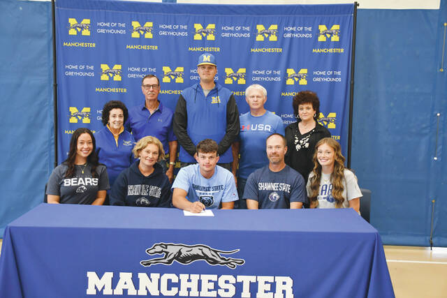 Present for the May 15 signing ceremony were: Front row, from left, Emilee Applegate (sister), Amy Applegate (mother), Luke Applegate, Matthias Applegate (father) and Elliana Applegate (sister); Back row, from left, Gidget Applegate (grandparent), Owen Applegate (grandparent), Trey Meade (MHS Baseball Coach), Bob Spires (grandparent) and Brenda Spires (grandparent). (Photo by Mark Carpenter)