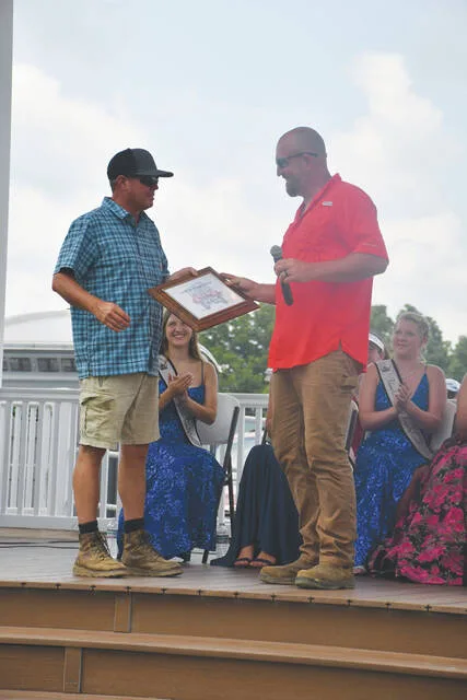 Brad White, left, is presented the 2025 Outstanding Fair Supporter Award by Senior Fair Board President Brock Pistole. (Photo by Mark Carpenter)