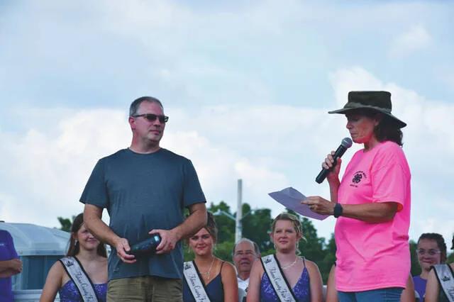 Chris Watters, left, receives the 4-H VIP Award from Kim Baker. (Photo by Mark Carpenter)